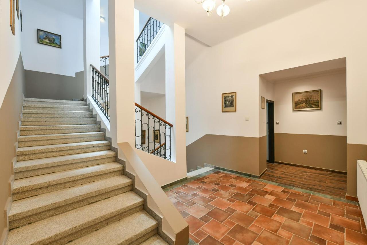 Apartmany Na Namesti 85 ยินดริคูฟราเดตส์ ภายนอก รูปภาพ