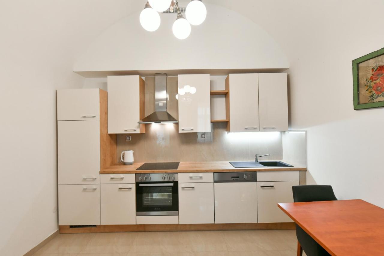 Apartmany Na Namesti 85 ยินดริคูฟราเดตส์ ภายนอก รูปภาพ