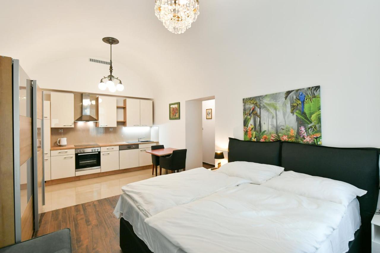 Apartmany Na Namesti 85 ยินดริคูฟราเดตส์ ภายนอก รูปภาพ