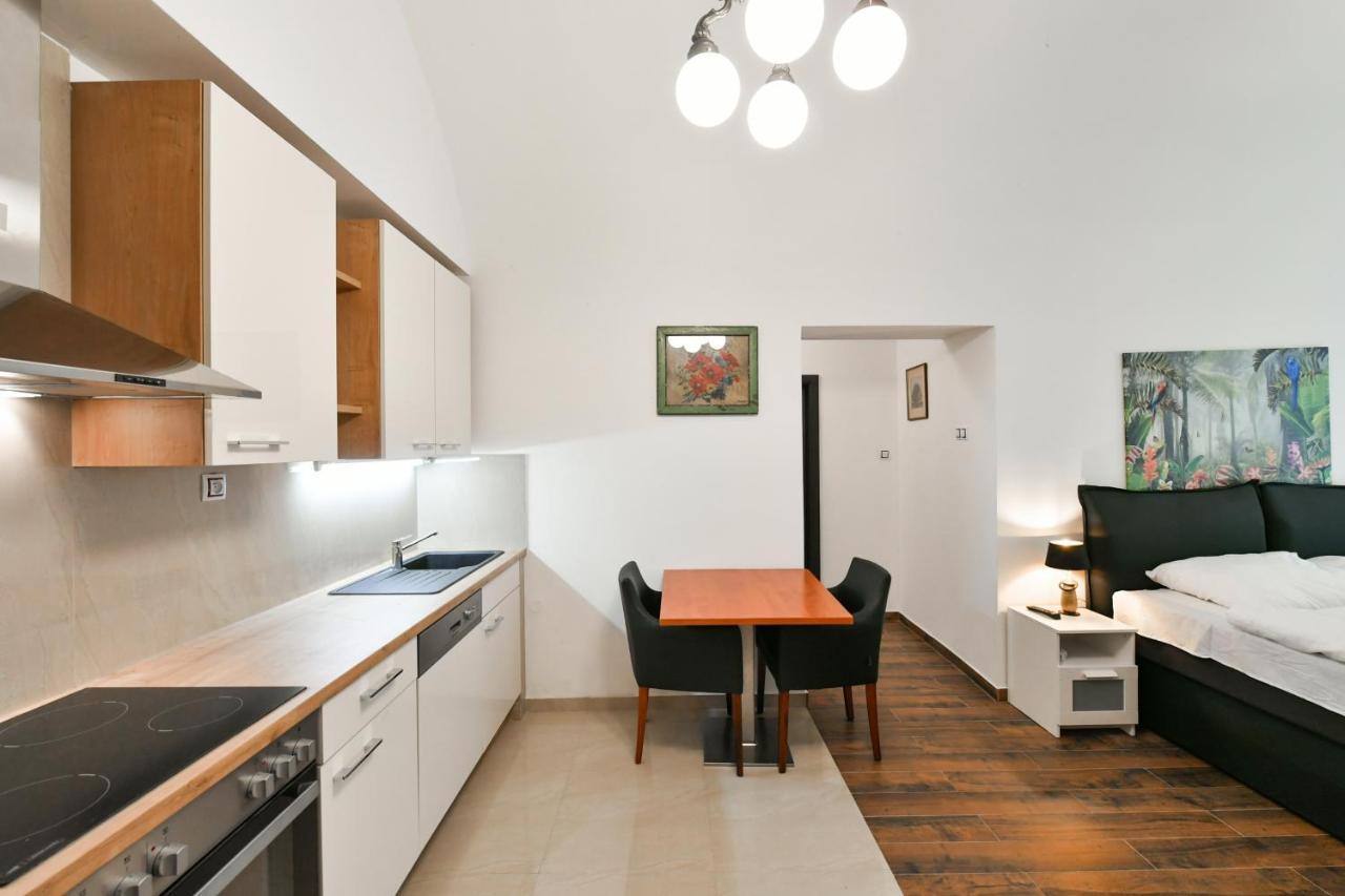 Apartmany Na Namesti 85 ยินดริคูฟราเดตส์ ภายนอก รูปภาพ