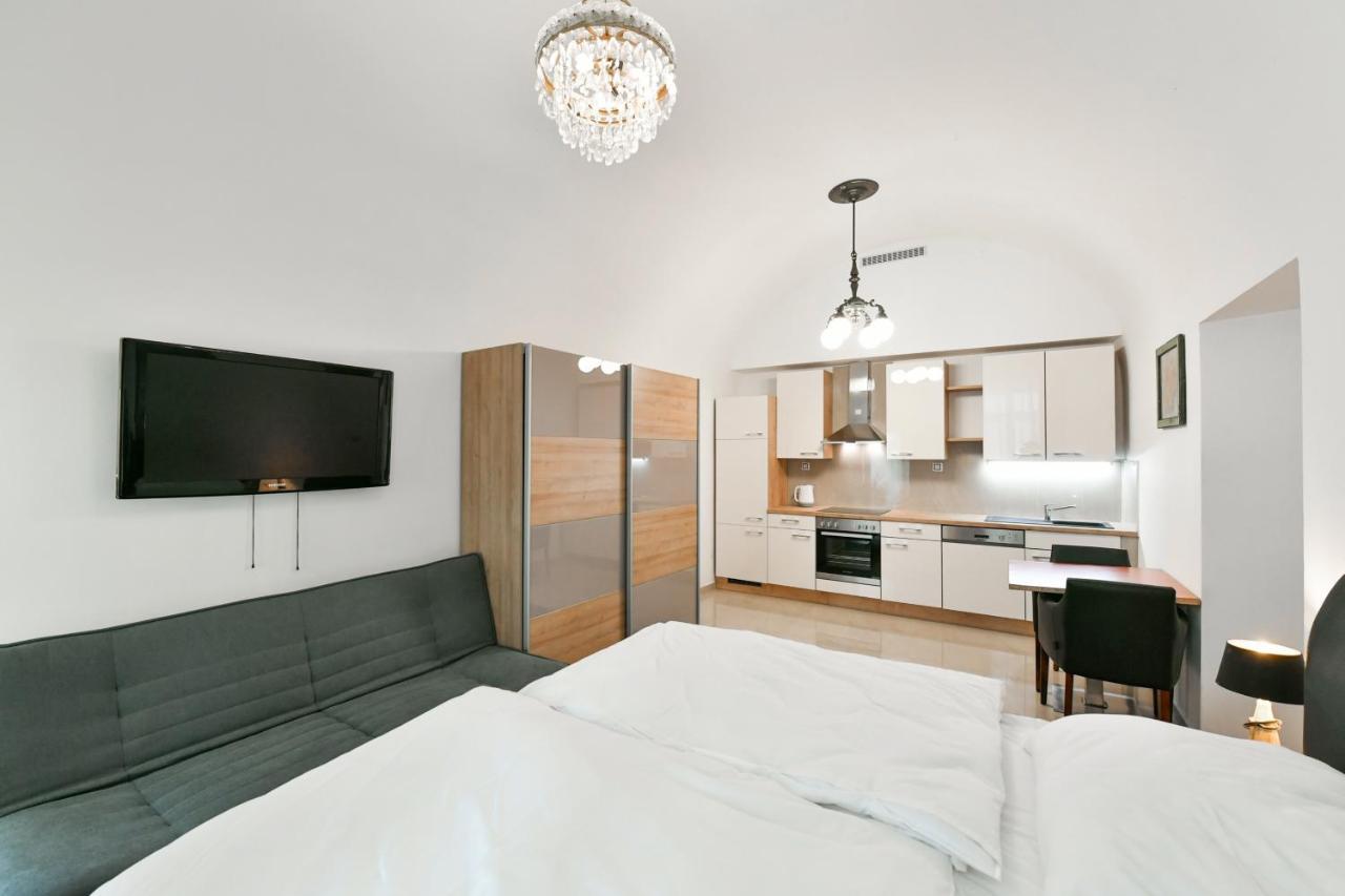 Apartmany Na Namesti 85 ยินดริคูฟราเดตส์ ภายนอก รูปภาพ