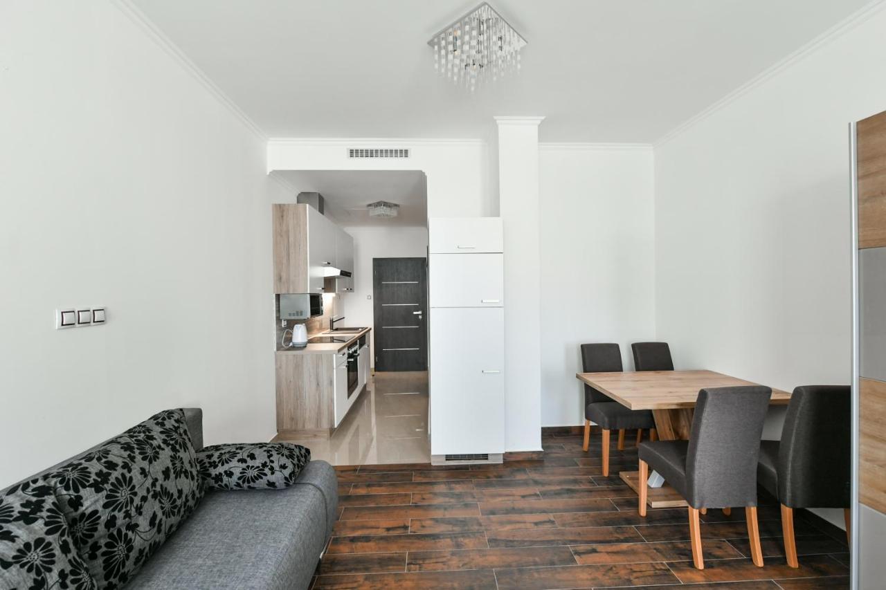 Apartmany Na Namesti 85 ยินดริคูฟราเดตส์ ภายนอก รูปภาพ