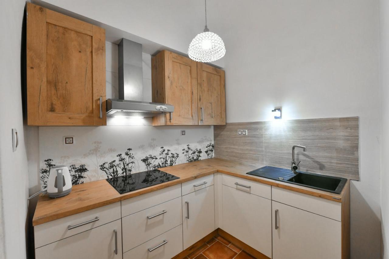 Apartmany Na Namesti 85 ยินดริคูฟราเดตส์ ภายนอก รูปภาพ