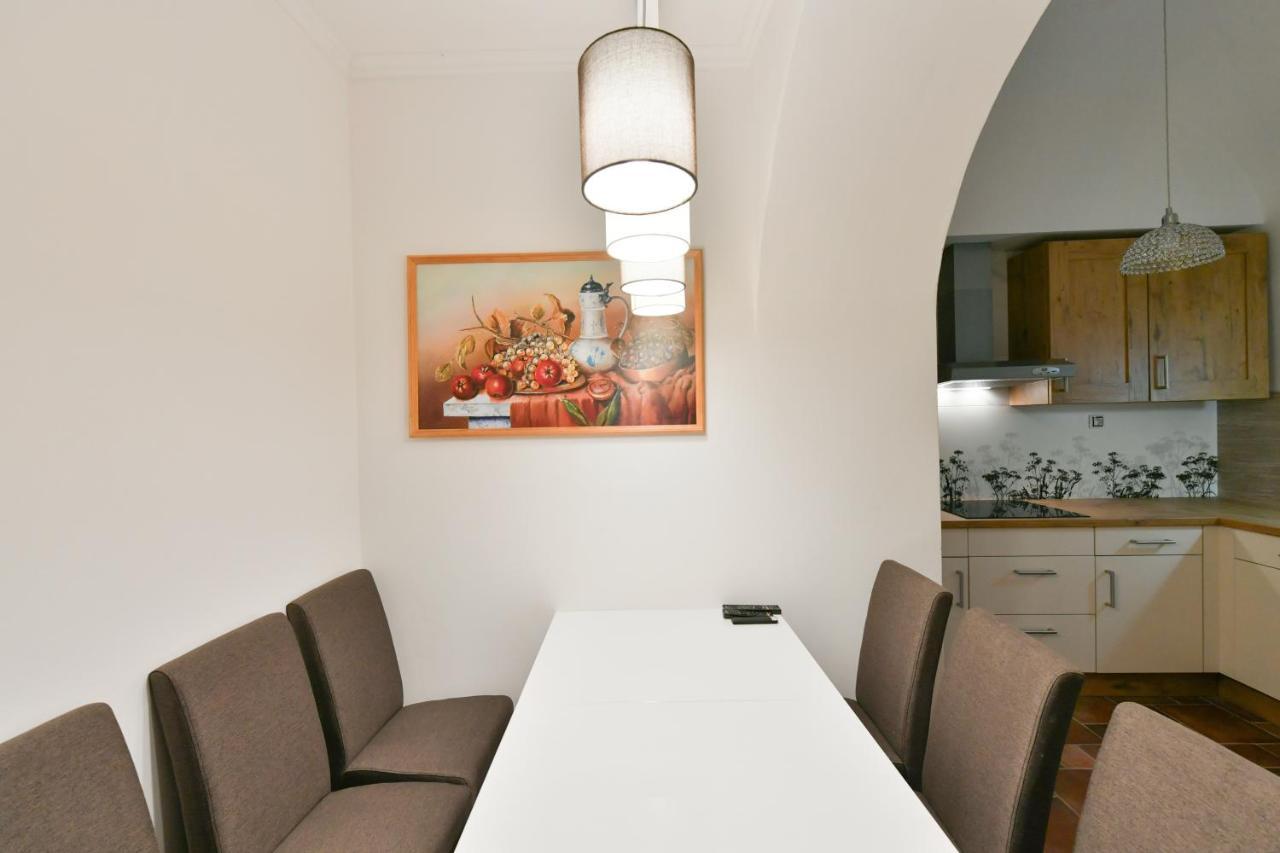 Apartmany Na Namesti 85 ยินดริคูฟราเดตส์ ภายนอก รูปภาพ