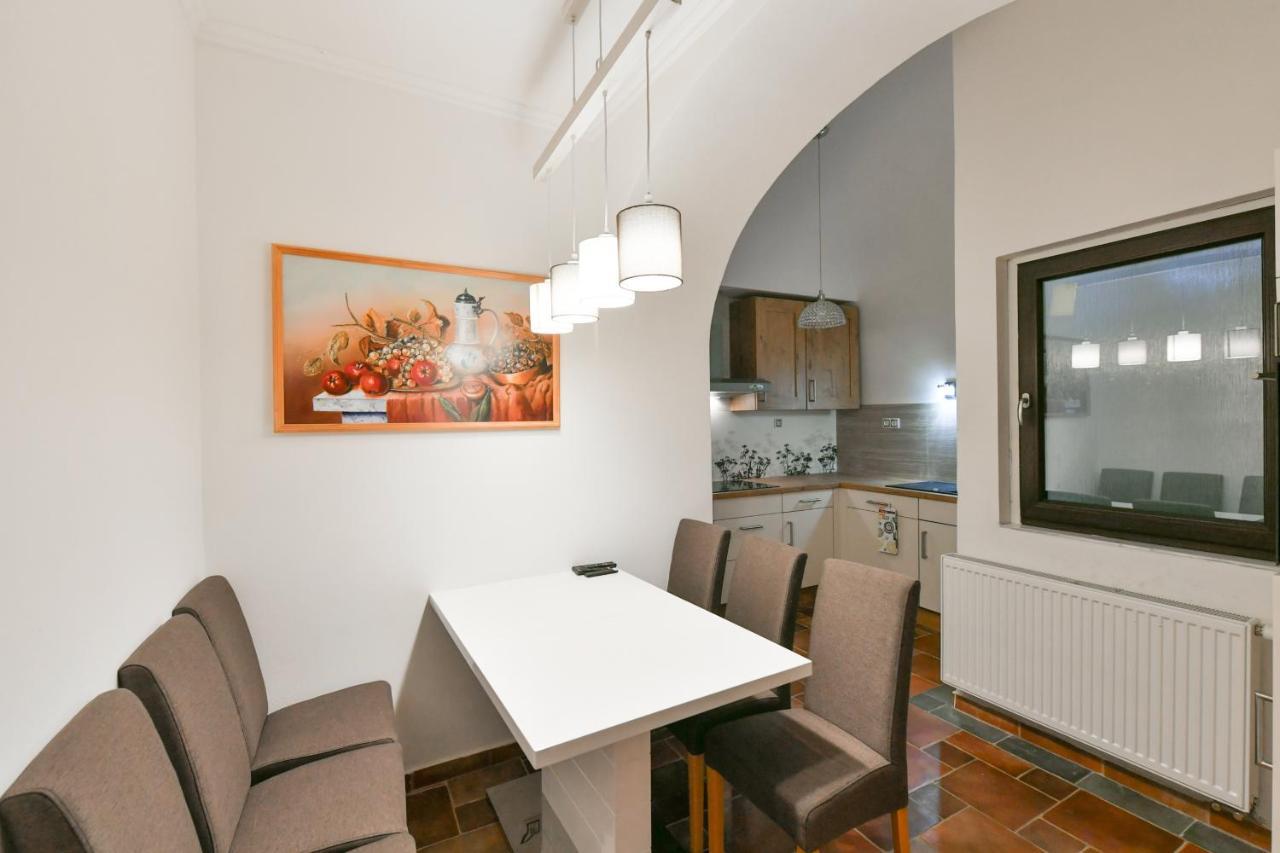 Apartmany Na Namesti 85 ยินดริคูฟราเดตส์ ภายนอก รูปภาพ